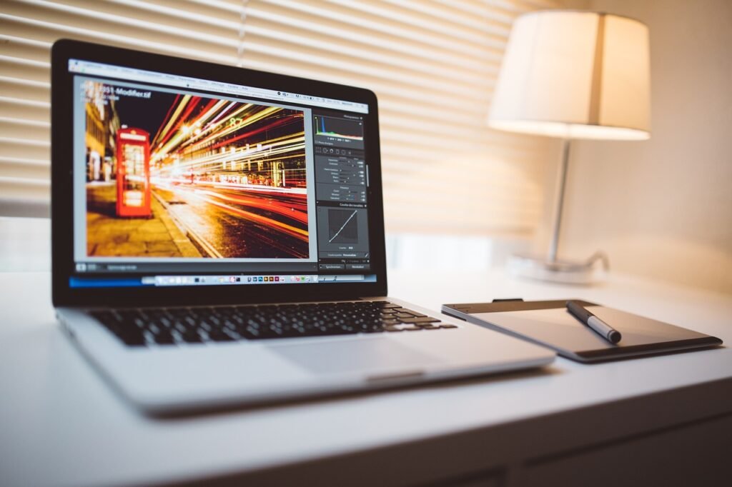 How to Connect the AVer F17 Document Camera to a Laptop